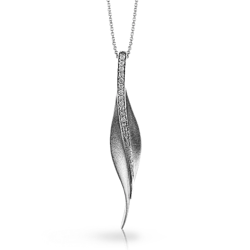 Fallen Leaves Pendant Necklace in 18k Gold with Diamonds