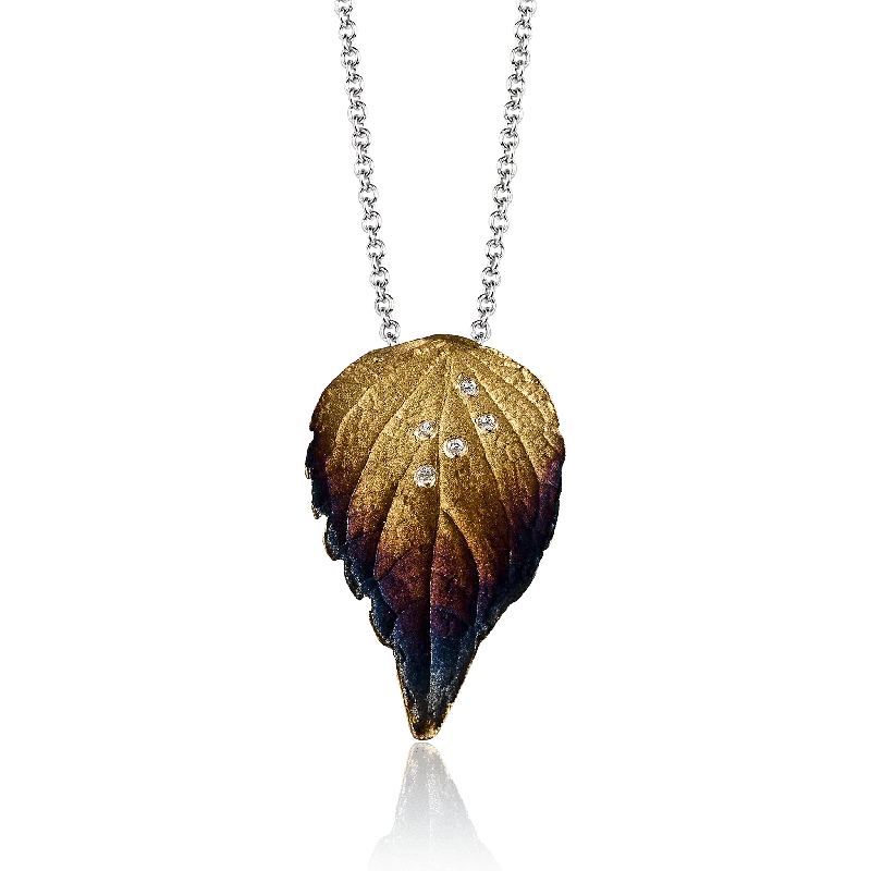 Fallen Leaves Pendant Necklace in 18k Gold with Diamonds