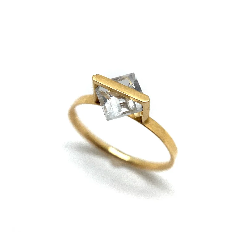 18k Gold & Quartz Ring