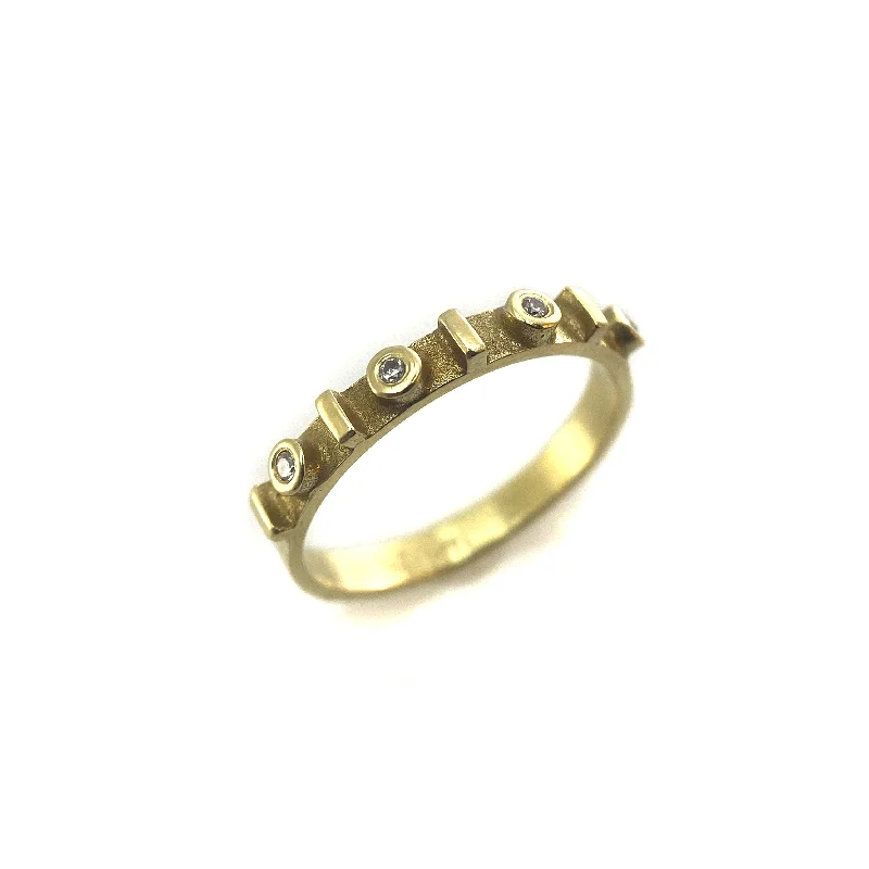 18k Gold & Diamond Ring